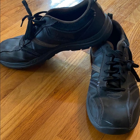 Skechers relaxed fit memory foam shoes. - Picture 4 of 5